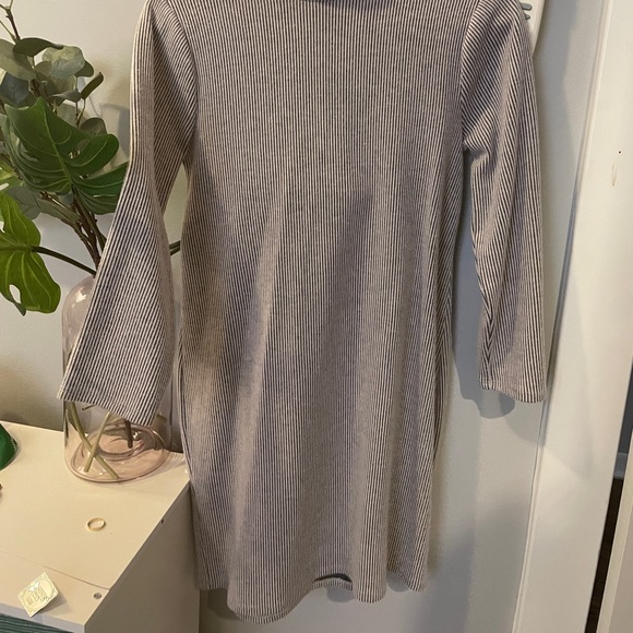 Urban outfitters grey striped straight turtleneck dress - Picture 2 of 2